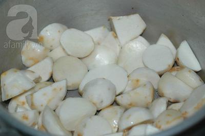 Cách nấu món canh khoai sọ thịt vịt ngon cơm ngày hè