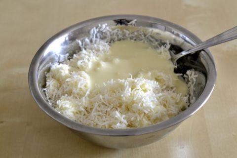 Cách sên nhân sữa dừa cho bánh trung thu