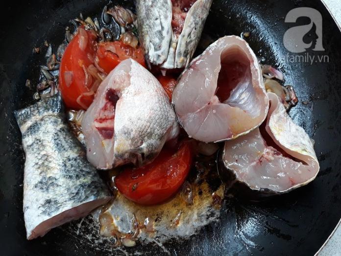 Canh cá nấu dưa chua thanh mát cho ngày nắng