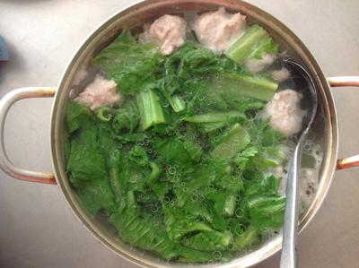 Canh cải xanh nấu chả cá