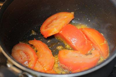 Canh sườn non nấu măng chua