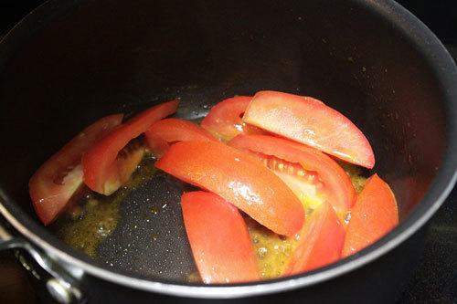 Canh thịt bò nấu với cà chua