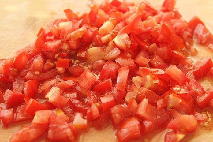 Chán ăn kho, trứng cút đem sốt cà chua thế này lại được món ngon bổ rẻ trôi cơm