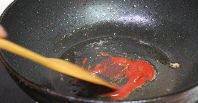 Chỉ cần thêm một nguyên liệu vào tôm sốt chua ngọt, có ngay món ăn hoàn toàn lạ miệng