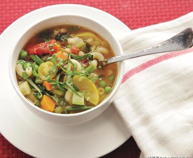 Chỉ mất 30 phút có ngay món súp rau củ cực thơm ngon bổ dưỡng đãi cả nhà