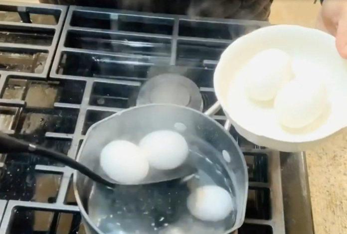 Nam MC khéo tay nhất nhì showbiz làm món trứng hấp dẫn vạn người mê