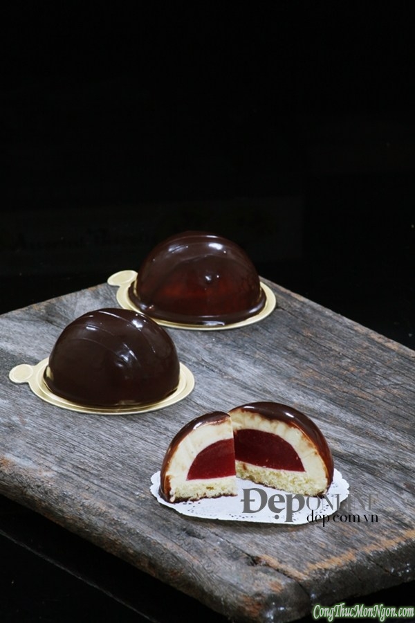 Chuyên gia bơ bột Nguyệt VA tiết lộ công thức bánh Raspberry Chocolate ngon "nhớ đời"