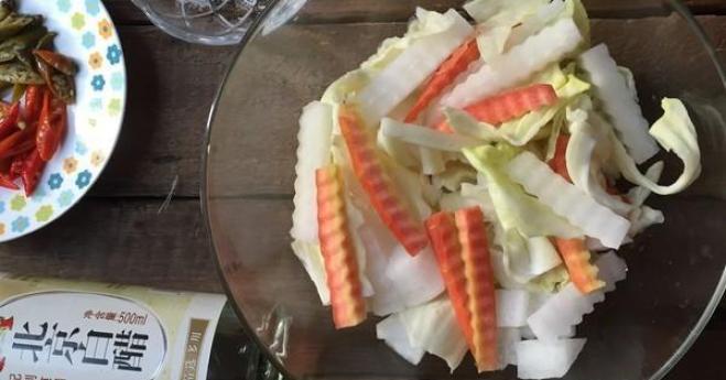 Có 1 cách làm rau củ trộn chua cay tuyệt ngon mà bạn nên học ngay để làm món tủ chống ngán Tết này