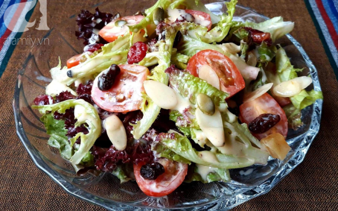 Có công thức xốt trộn salad đa năng này, bạn ăn món salad nào cũng ngon miễn bàn!