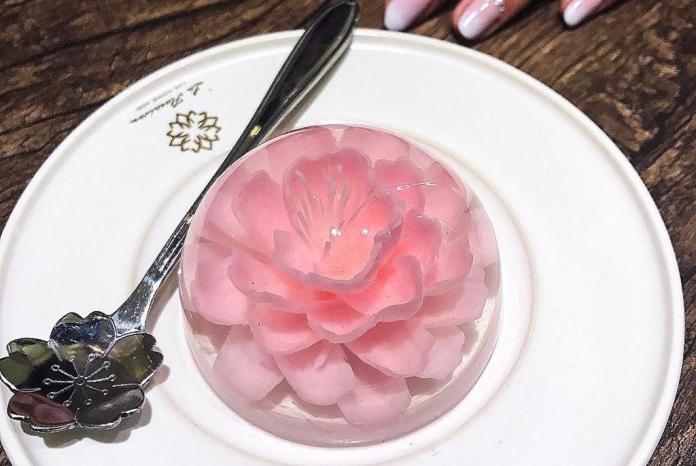 Cơm nắm và những món đẹp không nỡ ăn từ hoa anh đào Nhật Bản