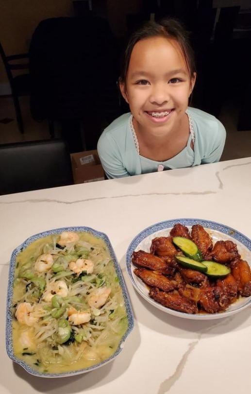 Con gái Việt Hương 10 tuổi tự nấu ăn cực ngon, mẹ đã muốn “chốt đơn” gả đi luôn