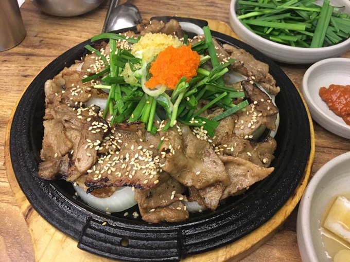 Cuối thu, nhắm thử củ cải muối cuốn thịt bò ở Hàn Quốc