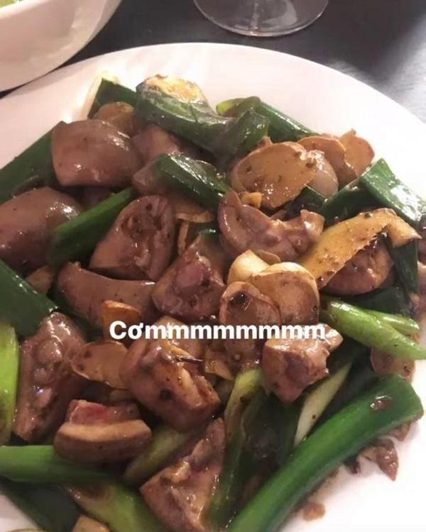 Đã điển trai lại còn nấu ăn ngon không kém gì chị em, Roker Nguyễn đúng chuẩn soái ca vạn người mê!