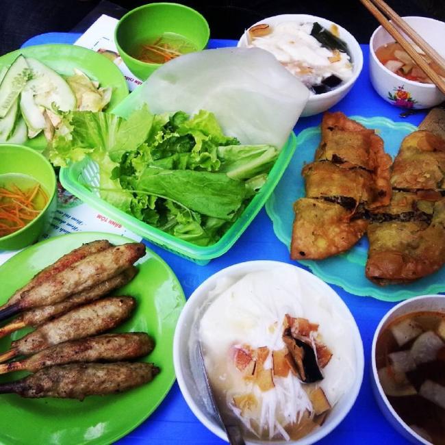 Dạo quanh chợ Nghĩa Tân có đủ món ăn ngon - bổ - rẻ không quá 50 nghìn đồng