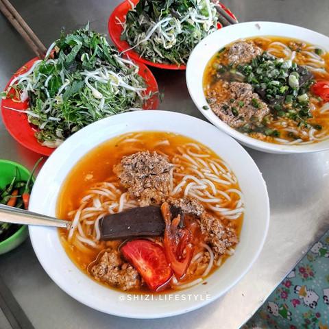 Dâu lắc, súp cua và những món ngon gây thương nhớ ở chợ đêm Đà Lạt