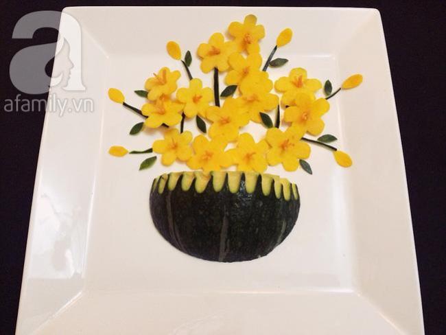 Để trang trí đĩa ăn ngày Tết đừng bỏ qua cách tỉa hoa siêu đơn giản sau đây!