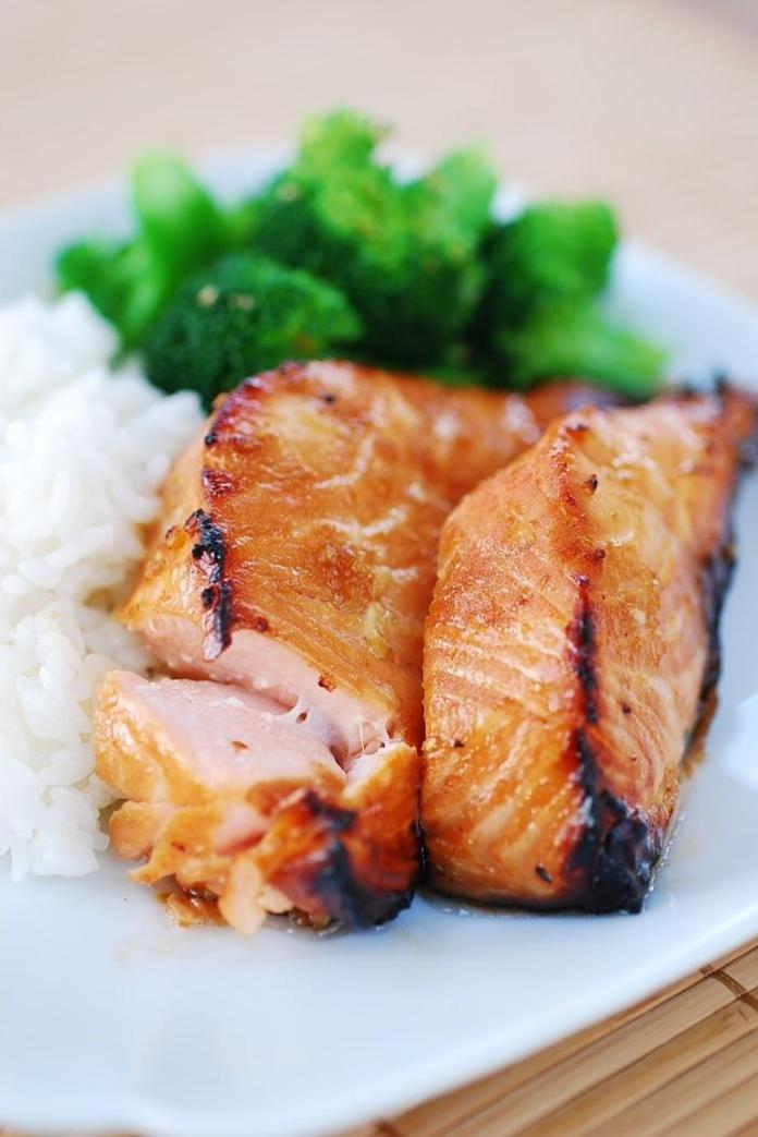 Dịp sum vầy, trổ tài làm món cá hồi nướng kiểu Nhật ngon tuyệt đỉnh, cao lương mĩ vị cũng không thể sánh bằng
