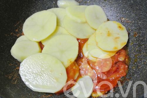 Đổi món với khoai tây xào pate
