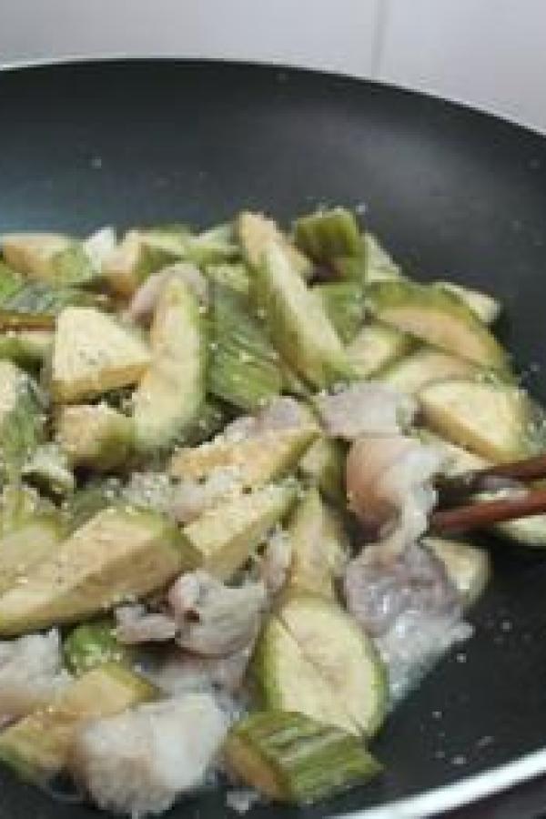 Đổi vị cho bữa tối với chuối xanh nấu đậu thịt ngon bổ rẻ