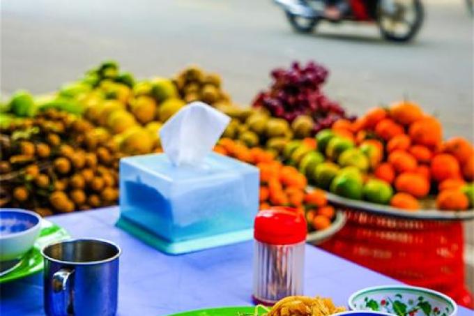 Du khách nước ngoài: Ẩm thực đường phố Sài Gòn ăn một tháng không hết