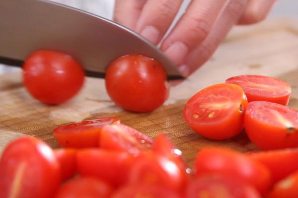 Đùi gà hầm nấm sốt cà chua thơm nức