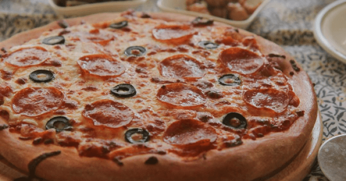 Đừng bỏ lỡ công thức làm pizza ngon chuẩn vị nhà hàng này