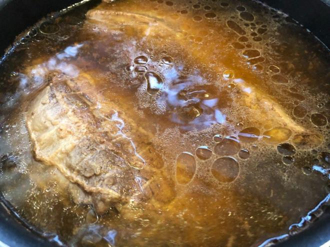 Đừng luộc thịt với nước lọc, đầu bếp Nhật khuyên nên dùng loại nước này để thịt thơm, mềm