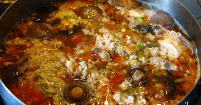 Food Blogger Liên Ròm bày cách nấu canh bún chay mà không cần đậu hũ, ngon đến bất ngờ!
