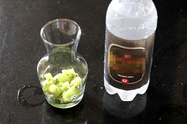 Giải khát với kiwi soda thơm mát