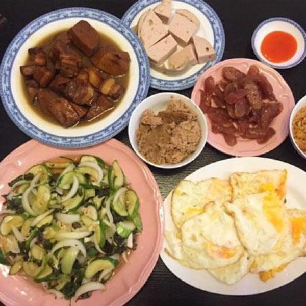 Hát hay nhưng ít ai biết Văn Mai Hương còn nấu ăn cực khéo, tự tay nấu nguyên mâm cỗ
