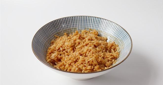 Hễ nhà có cơm nguội là con tôi đòi mẹ làm bánh gạo cho ăn, đứa nào cũng háo hức!