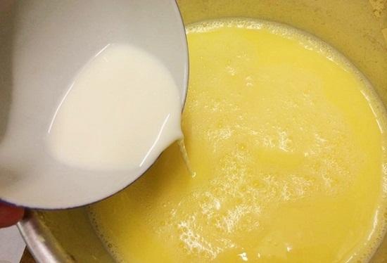 Học cách nấu sữa ngô mát lành ngày đông