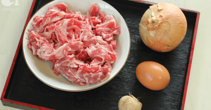 Học được của người bạn Nhật cách nấu cơm thịt bò, tôi làm thử cả nhà ăn khen hết lời!