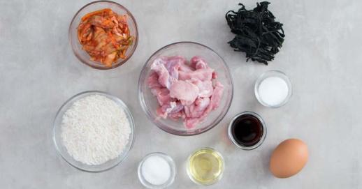 Học người Hàn cách nấu cháo thịt thơm ngon, ai thử cũng thích!