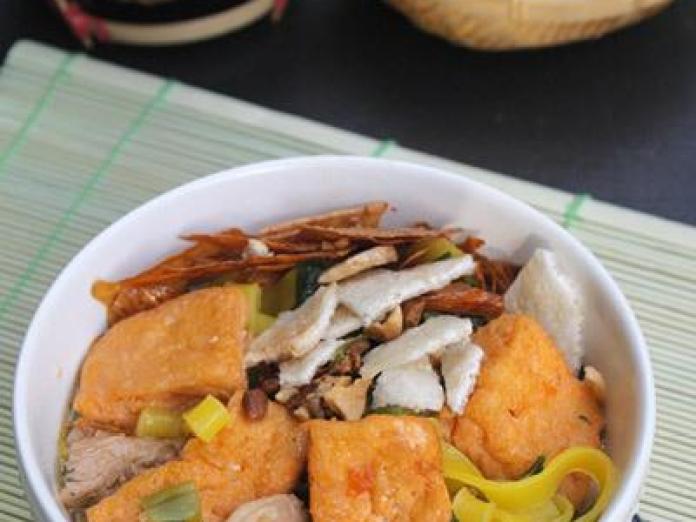Hướng dẫn 4 cách biến tấu để có món mì Quảng đúng điệu, dễ ăn