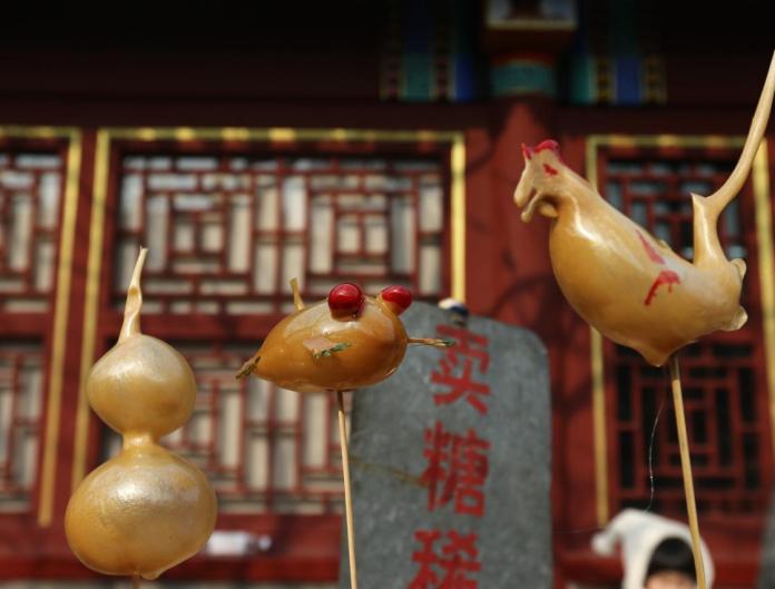 Kẹo mạch nha - món quà vặt dân gian của người Trung Quốc