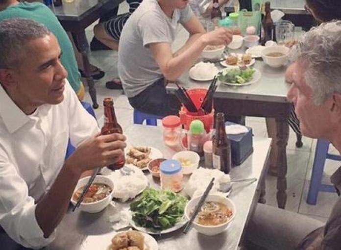 Khi các Nguyên thủ Thế giới cũng đam mê món ăn đường phố Việt Nam