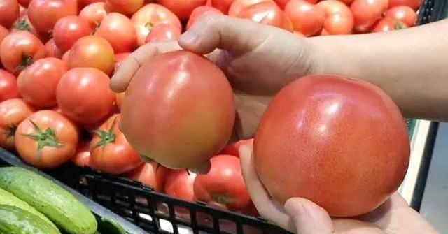 Khi mua cà chua, nhìn vào 3 điểm thấy điều này thì mua ngay, người bán rau phải khen thầm