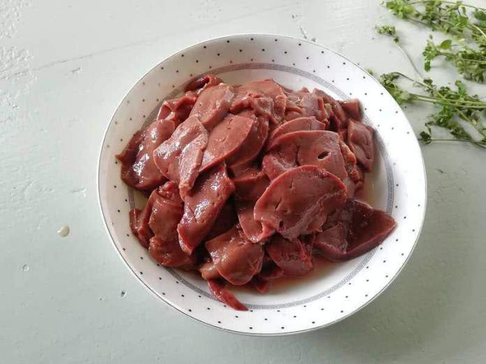 Khi ướp gan lợn đừng cho muối, hãy dùng gia vị này đảm bảo món xào ngon mềm không khô