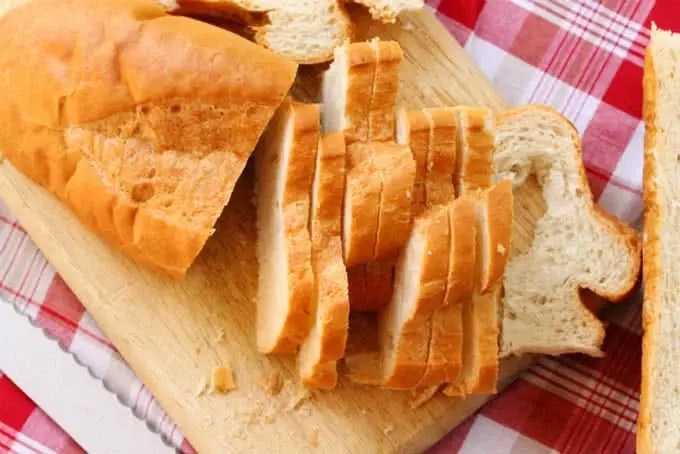 Không cần lò nướng vẫn làm được bánh mỳ bơ tỏi giòn thơm: Thao tác chưa đầy 15 phút, đoảng đến mấy cũng thành công!