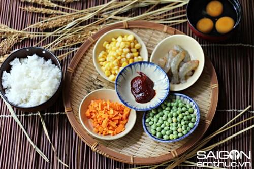 Lạ miệng ngon mắt cơm chiên cuộn trứng kiểu Hàn Quốc
