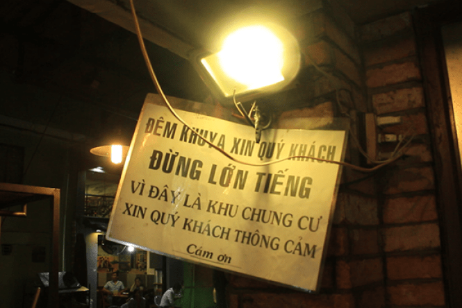 Lẩu bò 'khu nhà cháy' nghe lạnh sống lưng khiến người Sài Gòn hiếu kỳ