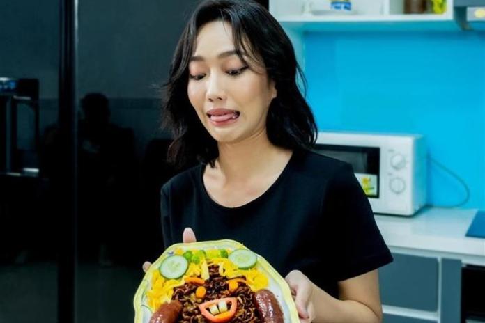 Loạt sao Việt đam mê nấu nướng nhưng kết quả vẫn thuộc 'team Ghét bếp'