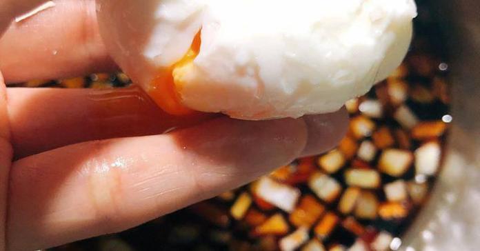 Luộc trứng cho thêm vài lát chanh tươi, điều kì diệu xảy ra khiến bạn phải kinh ngạc