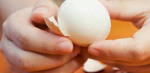 Luộc trứng rất kỵ hành động này, nhiều người không biết bảo sao ăn vào hại sức khỏe