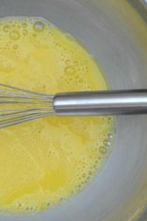 Mách bạn công thức bánh bông lan cuộn trứng muối cực kỳ mềm xốp