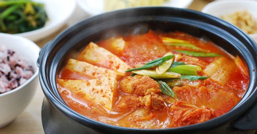 Mách chị em cách nấu một loại canh chuẩn đét như trong phim Hàn Quốc: Ăn đến đâu ấm đến đấy, xì xụp khi trời lạnh thì tuyệt cú mèo!
