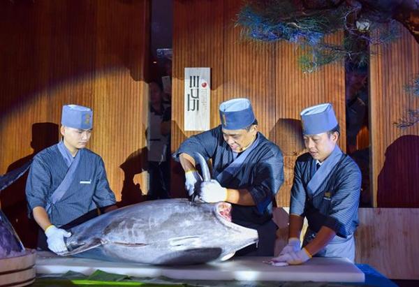 Mãn nhãn khi xem mổ cá ngừ vây xanh đại dương trên 100kg tại Wabi Premium