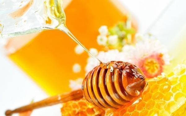 Mật ong vốn rất tốt, nhưng nhiều người đang sai lầm khi uống vào thời điểm này, chỉ thêm hại sức khoẻ