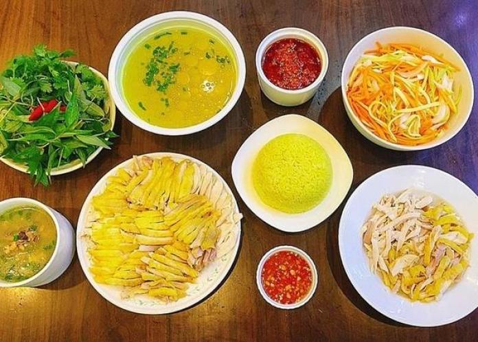 Mẹ đảm Hà Nội chia sẻ cách làm cơm gà ngon 'đỉnh của chóp', bật mí bí quyết giúp món ăn thành công tuyệt đối